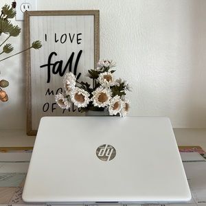 HP Live Stream LapTop /Pearl White